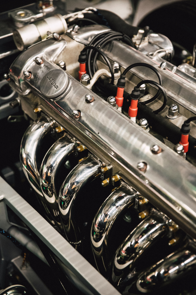 Современный бензиновый двигатель Jaguar